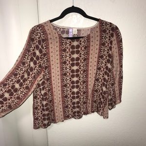 SUPER CUTE FLOWY TOP!